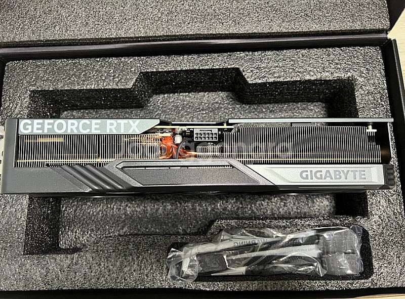 기가바이트 rtx 4070 super Gaming OC...--3