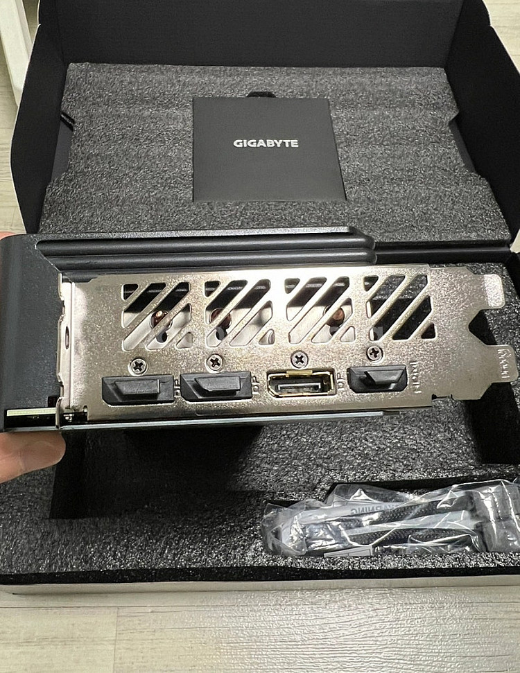 기가바이트 rtx 4070 super Gaming OC...--4