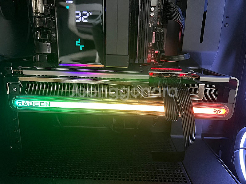 AMD 라데온 사파이어 7800XT 니트로 판매합니다.--7