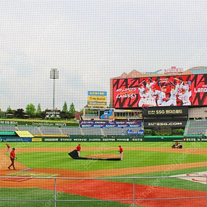 KBO 5/11(일) DH2차전 SSG vs 기아 랜더스필드 라이브존 피코크 테이블석 3루 외야필드석 2연석 포수 뒤쪽 시야 명당 야구티켓 최정500홈런 전석매진