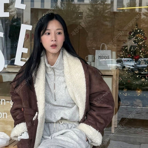 포에트서울 무스탕 품절 제품 (나는솔로 옥순 착용)