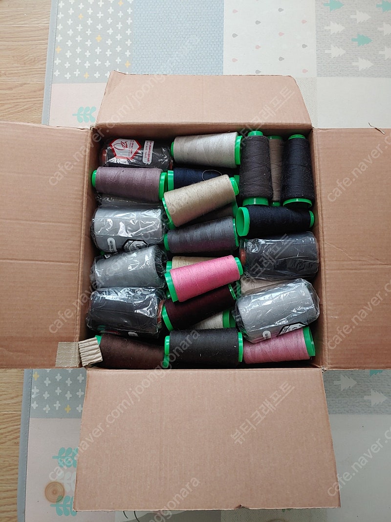 묻지마 재봉실 한 박스입니다