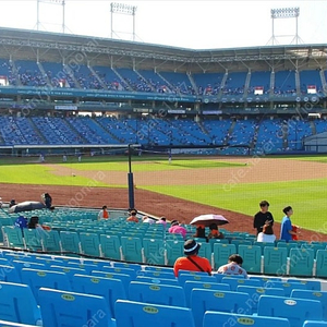 5/11(일) 엘지 vs 삼성 1루 내야지정석 1-8 구역 2,3,5연석 양도합니다
