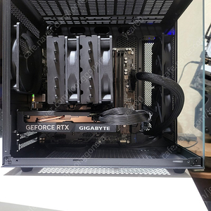 라이젠 7500F RTX 4060 16GB 512GB 신품급 게이밍 컴퓨터 데스크탑 본체 PC 팝니다.