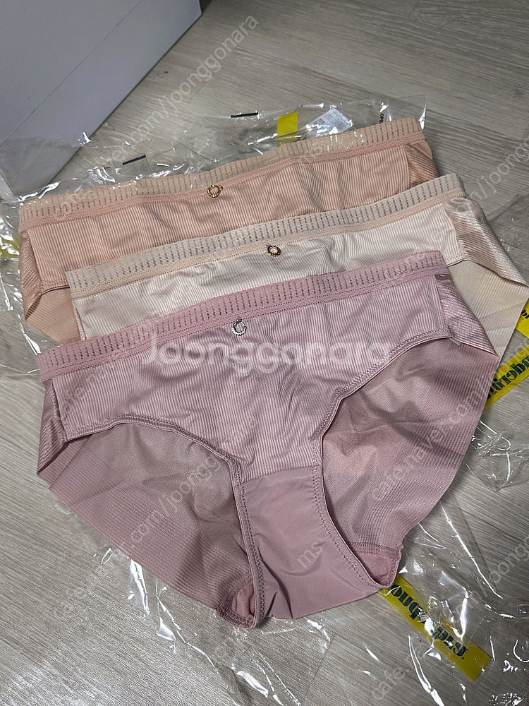 원더브라올데이볼류머 속옷세트 3p 70C/95 새상품--1
