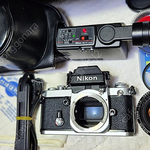 니콘F2as(AA급,릴리즈),LR44 2개 노출정상,NIKKOR 50/1:1.2(ai 대리점교환품,깨끗함),케이스,가죽가방.