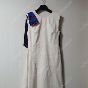 럭키슈에뜨 레터링 리본 디테일 원피스 38 사이즈 정품
