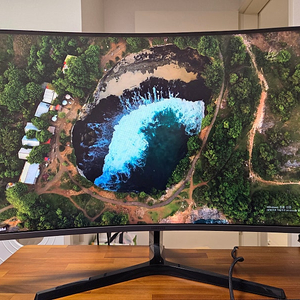 삼성 32인치 커브드 144Hz QHD 모니터
