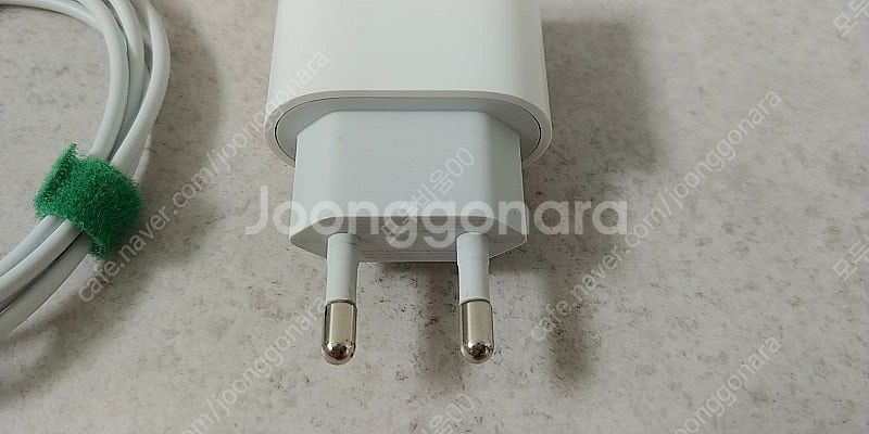 애플 정품 20W 충전기 + C to C 케이블 판매합...--2