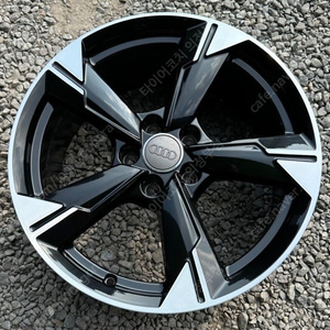 18인치 아우디 C8 A6 블랙폴리쉬 순정휠 1대분 PCD112 8.0J +39