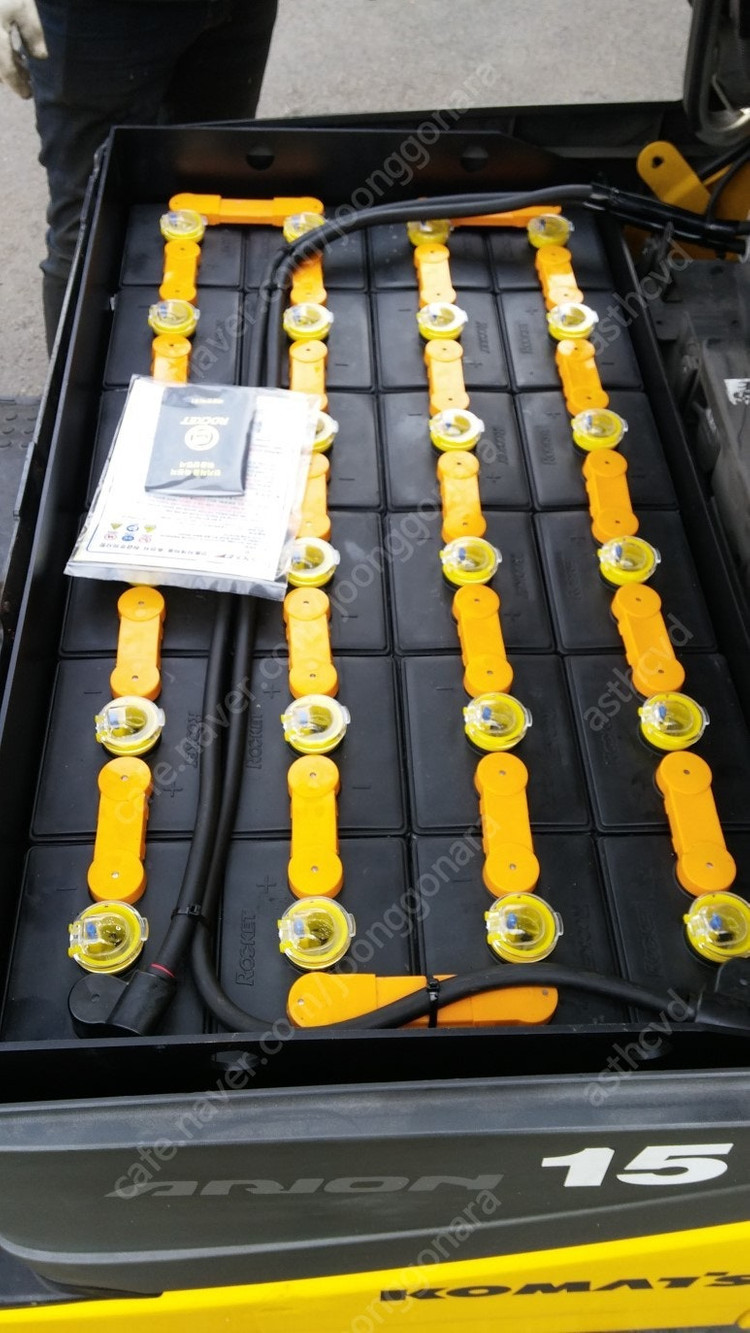 TCM 중고 전동지게차 2.5톤 2단 4500MM 싸이드쉬프트 장착 2018년식 [신차수준] 이미지