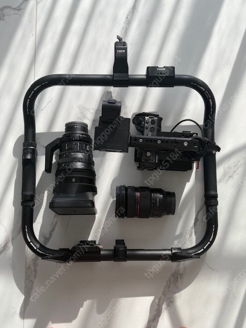 소니 fx3 , 소니 pz 28-135mm f4 , 삼양 24-70mm f2.8 소니 fe마운트 , 틸타 링그립 플러스 + 악세사리 판매합니다.