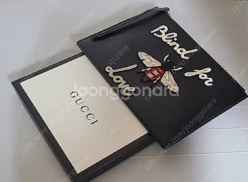 (정품)구찌 꿀벌 자수 스트랩 클러치 구찌가방 클러치백 샤넬루이비통프라다--1