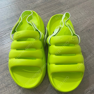 어그(Ugg) 스포츠예 샌들