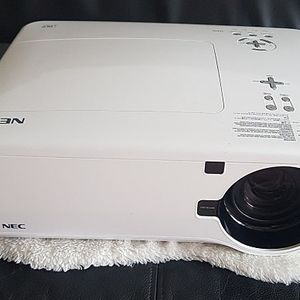 NEC-NP4000 (5200안시) 대형 프로젝터(부품용) 팝니다