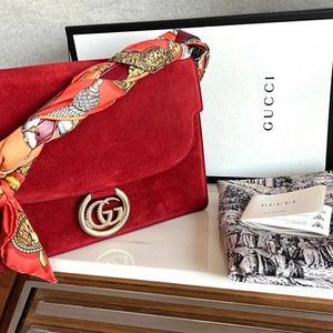 GUCCI구찌 레드블룸스 스웨이드 체인 스카프 스트랩 숄더백 ,판매가650만원