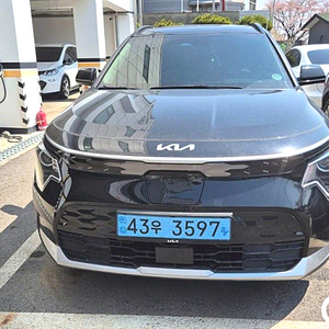 [기아]디 올 뉴 니로 EV 에어 2023 년 전기 중고차 전액할부 중고차리스 중고차수출