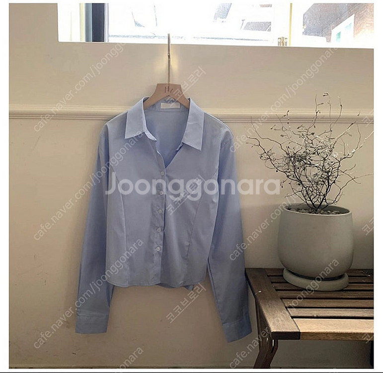 새상품️홀리 실루엣 세미크롭 셔츠--2