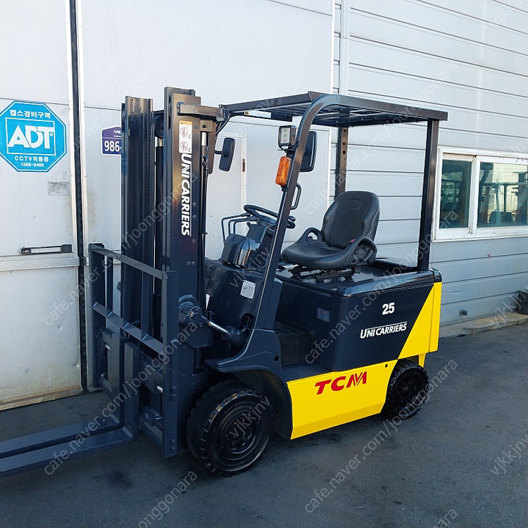 TCM 전기식 전동지게차 2.5톤 싸이드쉬프트 장착 2045시간 사용[신차수준]--2