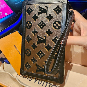 루이비통 버질아블로 털복숭이 트렁크 월릿 볼가 클러치