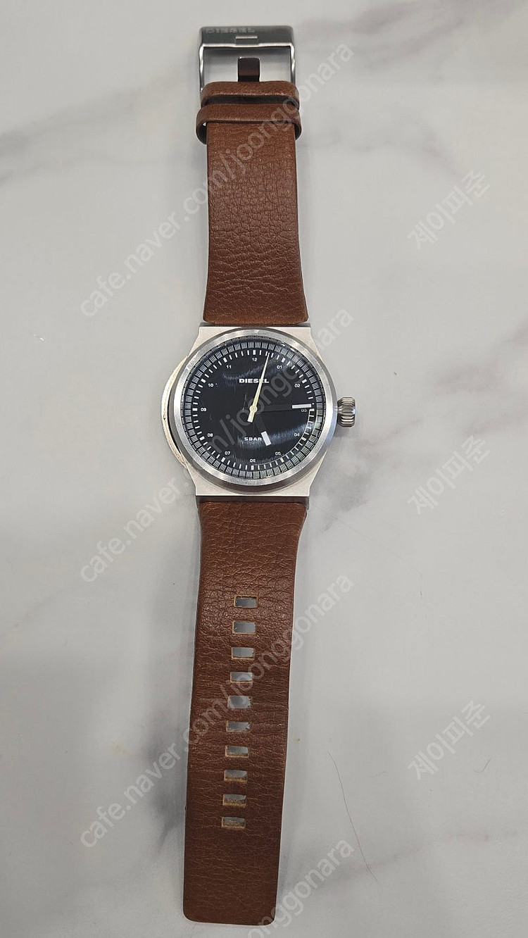 디젤 DZ-1561 가죽밴드 시계--2
