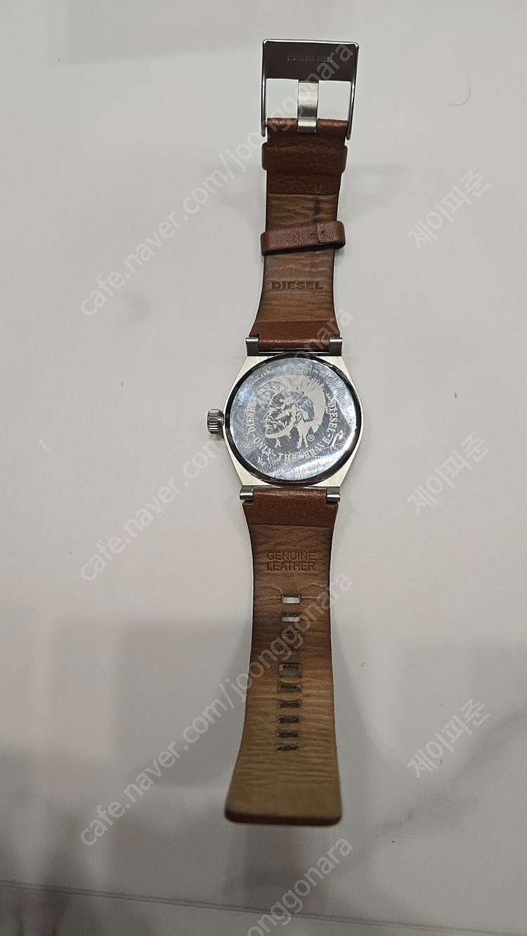 디젤 DZ-1561 가죽밴드 시계--3