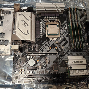 i7-10700 ASRock B560M Pro4 32GB