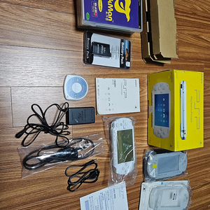 PSP-1005CW 세라믹화이트 한국정발 + 주변기기 일괄