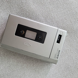최초의 워크맨 디자인 SONY TCM-600 소니 카세트 플레이어