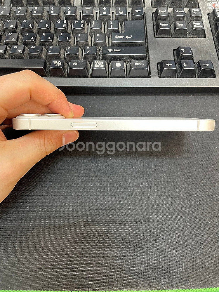 아이폰14 화이트 256GB 상태좋은 중고42만팝니다.--4