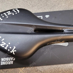Fizik 아리오네 R1 Open 안장