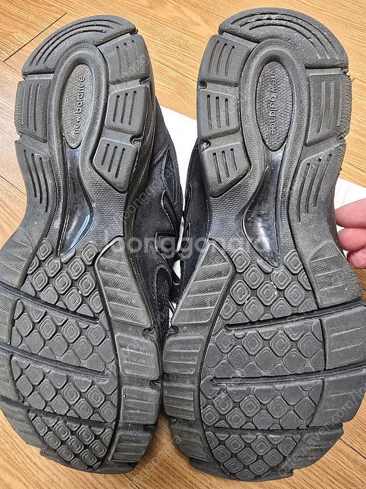 뉴발란스 990v4 트리플블랙 250사이즈 발볼D--2