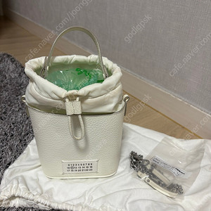 메종마르지엘라 5ac 버킷백 화이트