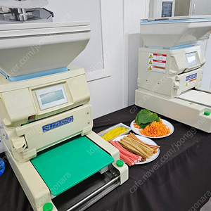 김밥말아주는기계 원조브렌드 스즈모 비교할수없는 내구성, 빠른속도, 정확한두께 조정 어줍잖은 국산화기계와 비교불가 그러면서도 착한가격!!!! 새제품판매