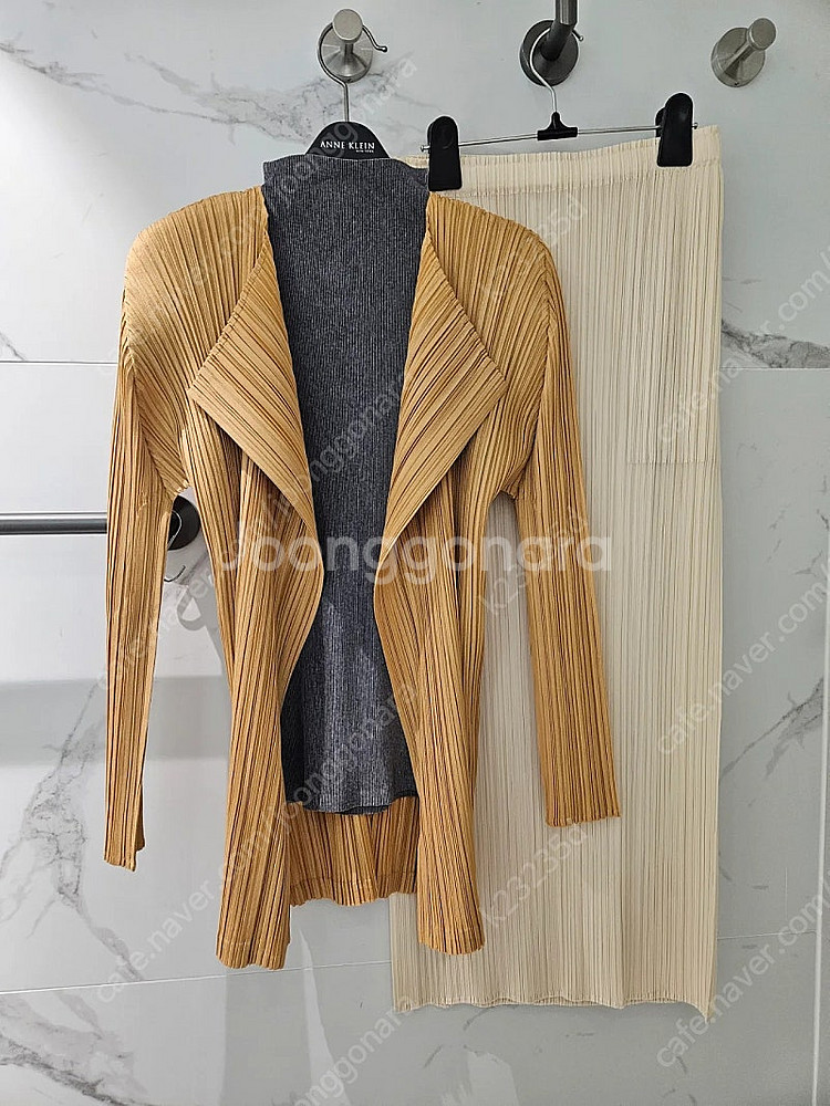 플리츠플리즈 미스트그레이 뉴컬러풀베이직스커트 멜로우가디건 새상품.일괄판매합니다 샤넬.에르메스.막스마라.플플.이세이미...--0