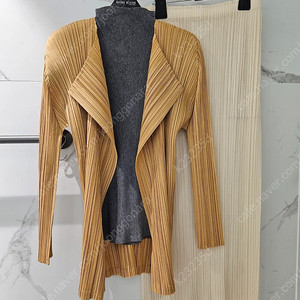 플리츠플리즈 미스트그레이 뉴컬러풀베이직스커트 멜로우가디건 새상품.일괄판매합니다 샤넬.에르메스.막스마라.플플.이세이미야케