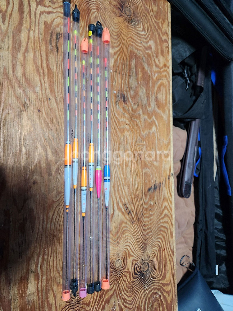 민물낚시정리중..전자찌 받침틀 3가지입니딘--0