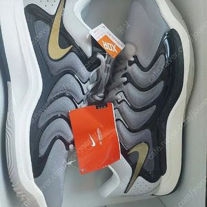 (290 새제품) kd17 메탈릭 골드 나이키 농구화 11.5만원