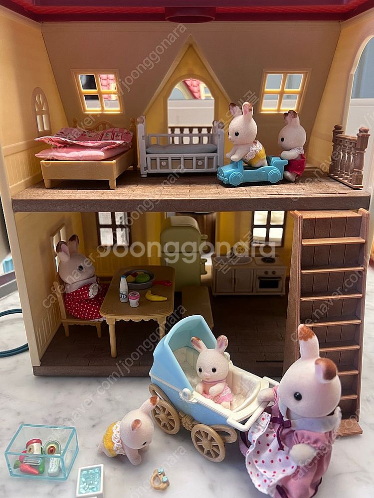실바니안 이층집 엄마n언니토끼n세쌍둥이+냉장고+아기침대...--0