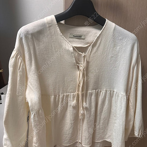 망고매니플리즈 망매플 NORDIC STRAP BLOUSE