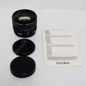소니 삼식이 30mm f1.4 A마운트 단렌즈팝니다.
