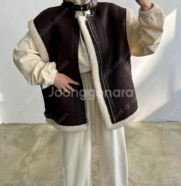 블랙바비 양털 무스탕 조끼 베스트 러브미우 제이핏 벨201 진바니 탑드레싱 레브시티 러브바니 아델 엘보스퀘 미엔느--2