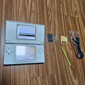 닌텐도DS Lite 크리스탈 화이트 64GB