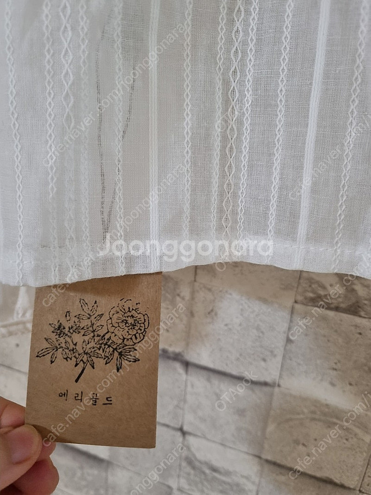 화이트 자수레이스 블라우스(새옷)--8