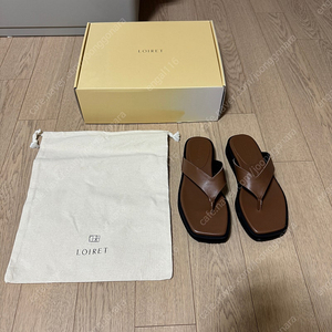 Loiret 루아레 슬리퍼 샌들(택포)