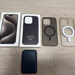 아이폰15 프로 256GB 티타늄 새제품급 풀박스 팔아요.