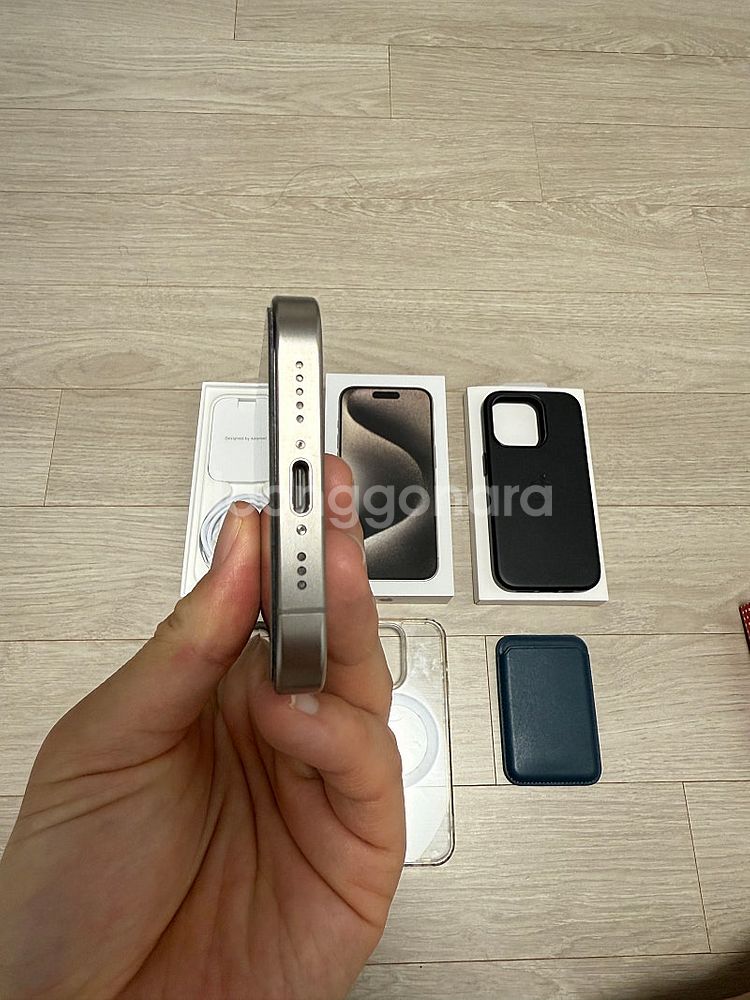 아이폰15 프로 256GB 티타늄 새제품급 풀박스 팔아...--6