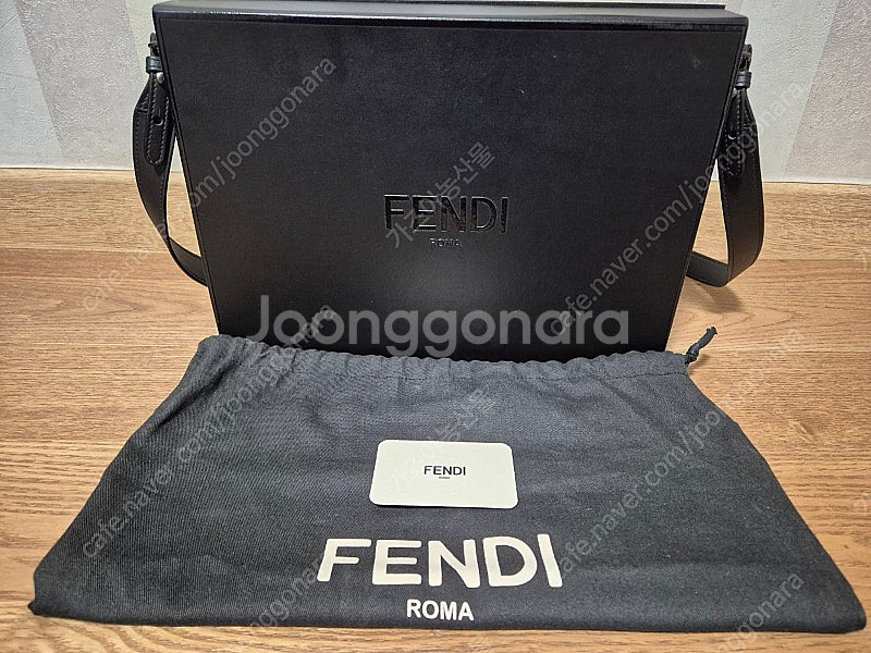FENDI 남성 블랙 메신저 가죽 백--1
