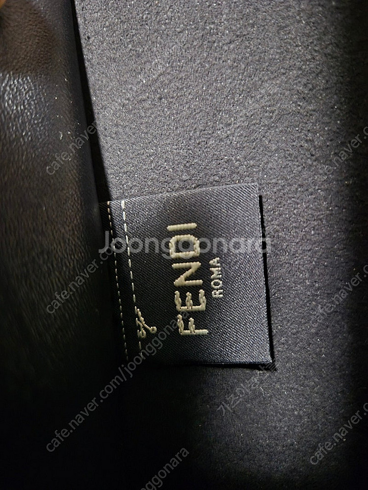 FENDI 남성 블랙 메신저 가죽 백--5