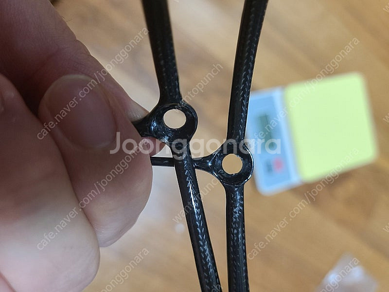 초경량 카본 물통케이지 6g 팝니다 (알피튜드 스타일)--4